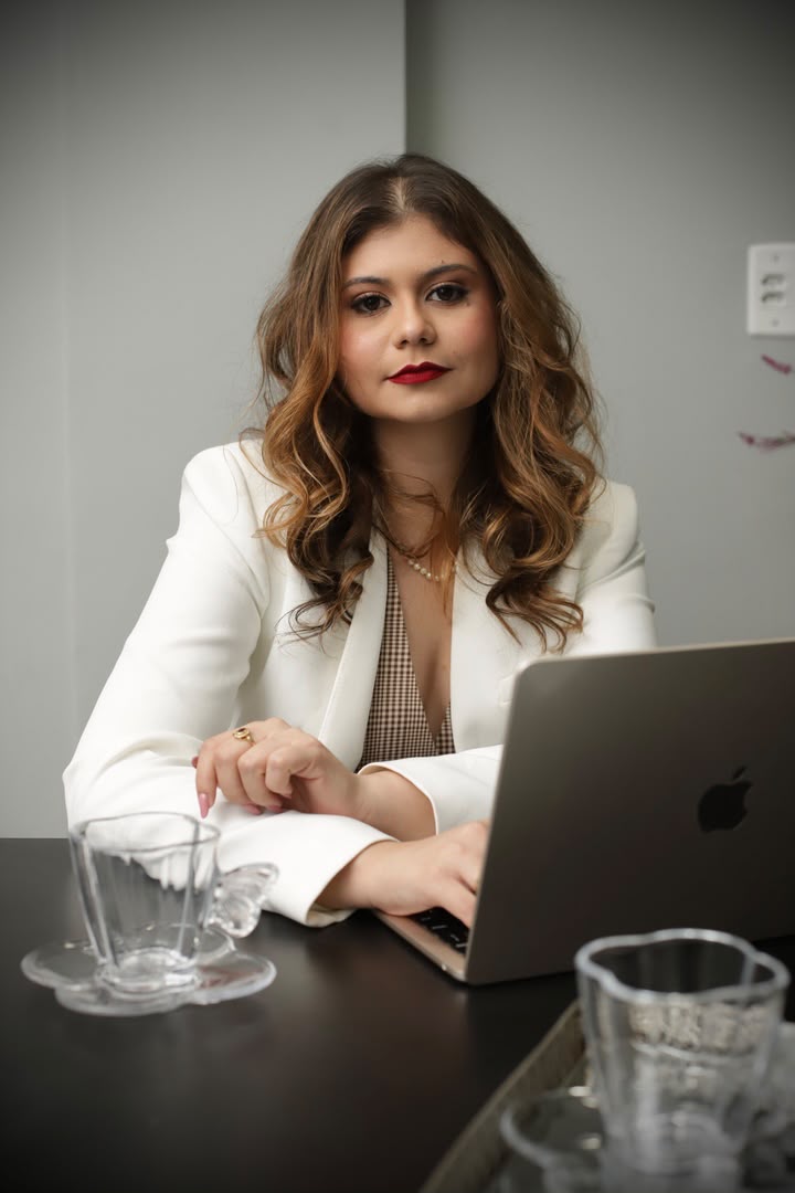 Retrato de Rafaelle Sales Pampolha, advogada da MPR Soluções Jurídicas